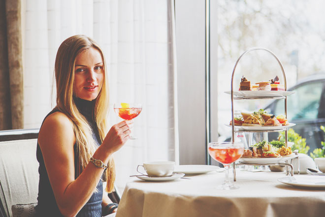 血液型【ご褒美スイーツ】あるある　AB型はオシャレなカフェでアフタヌーンティー！