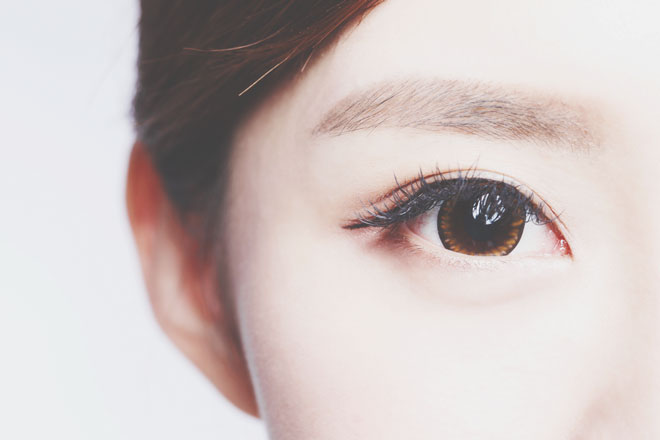 眉毛が1本だけ立ったらラッキーの前触れ!?　眉にあらわれる運気サイン4つ