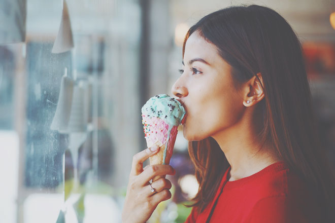 12星座【暑さを乗り切るパワーフード】牡牛座はチョコミントアイス、射手座は水餃子！