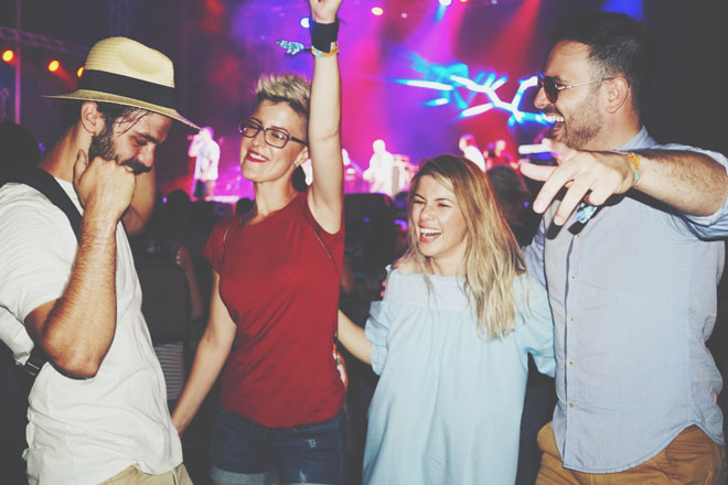 血液型【ライブハウス】あるある　O型は夢中になって歌って踊って、翌日は燃え尽きる！