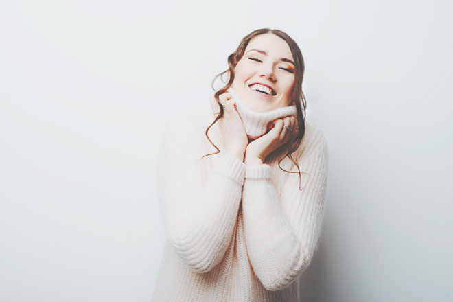 【11月のカラータロット占い】ラッキーカラーは「クリーム色」、恋愛運アップはニットワンピ！