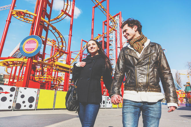 【心理テスト】テーマパークデートで最初に乗りたいものでわかる、結婚できない理由