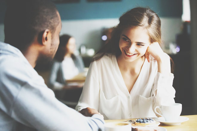 生年月日で占う【恋人を作る方法】運命数1の人は話し方を変えてかわいく甘えて！