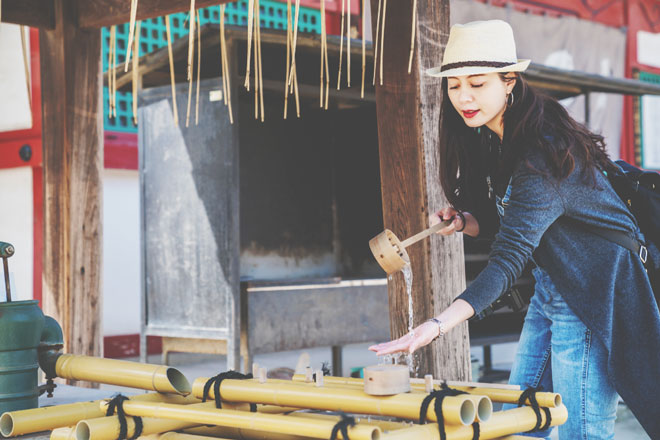 【1月の開運方位】ラッキー方位は「北西」、寺社仏閣を巡って運気を上げよう！