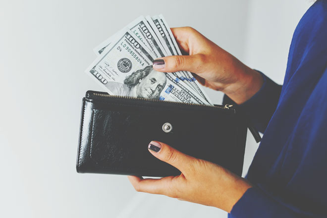 九星別【2019年の開運財布】一白水星は黒や赤の質のいい財布で出費をセーブ！