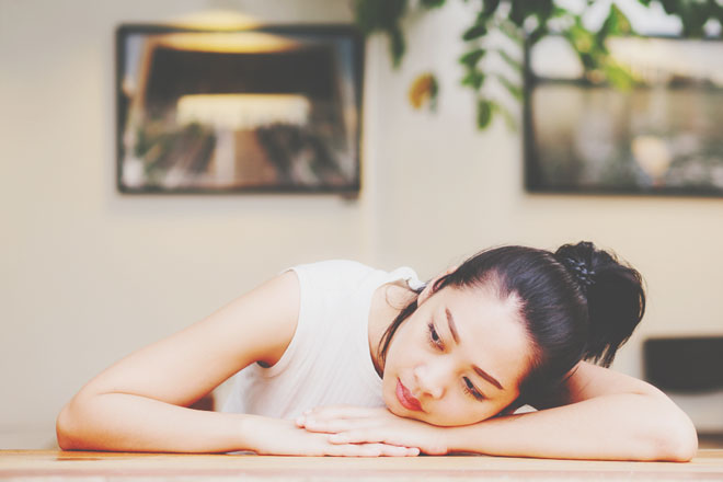 【心理テスト】こたつで食べているものは何？　答えでわかるあなたが疲れていること