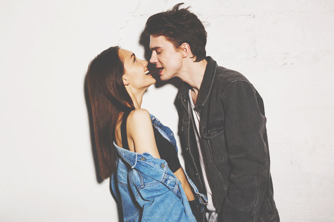 2人の誕生日でわかる【2019年バレンタインの恋愛相性占い】恋の展開はどうなる？