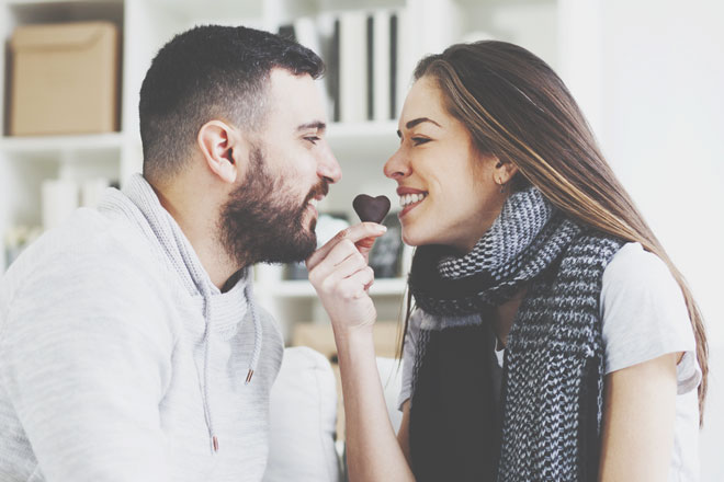 彼の血液型別【喜ばれるバレンタインチョコ】AB型男性には遊び心のあるものを！