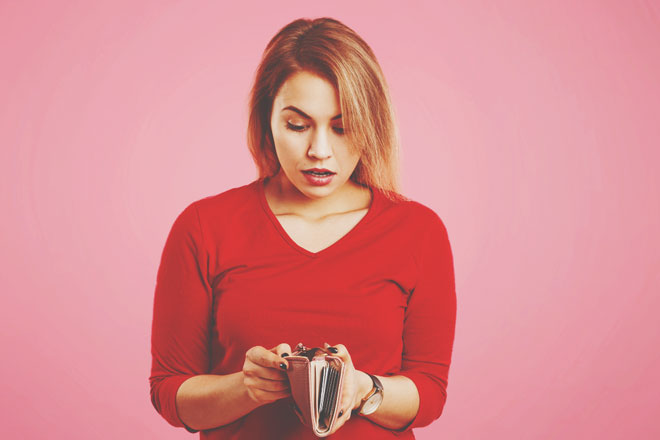 【心理テスト】冷蔵庫の扉に貼るマグネットでわかる、金欠時、まっさきに節約するもの