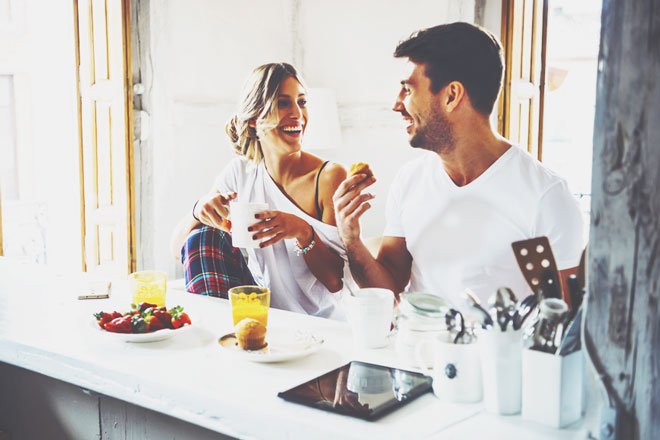 血液型【同棲】あるある　A型はすぐ結婚を迫る、O型はペア食器を見ているだけで幸せ！