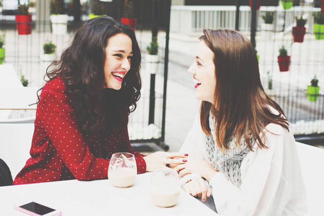 12星座【恋バナ大好き】ランキング　天秤座は恋バナするために恋愛しているようなもの!?