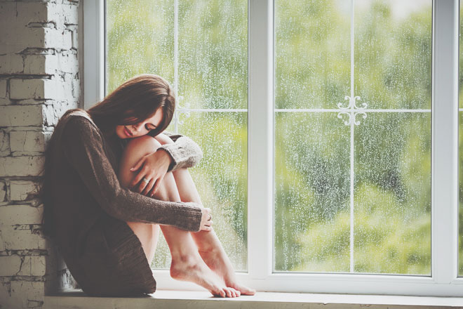 鏡をピカピカに磨いて悪い気を払う！　梅雨時の邪気を取り除く5つの方法