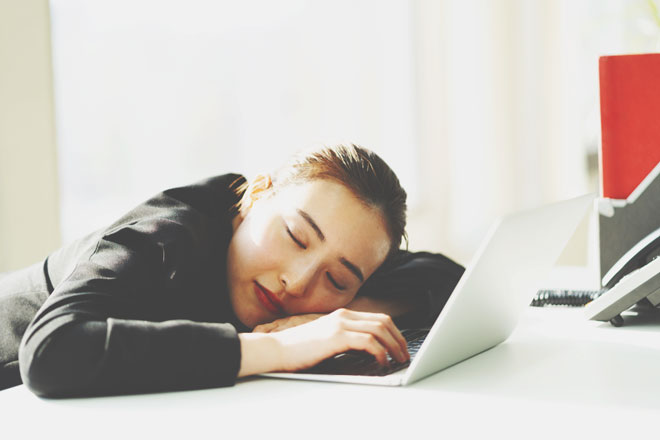 12星座【どこでも寝られる】ランキング　魚座は会社でも眠くなったらかまわず寝ます！