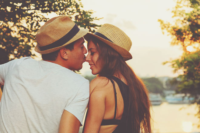 12星座【追われる恋が好き】ランキング　水瓶座は追われる＝愛されることで自信を持つ！