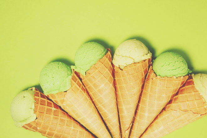 【7月のカラータロット占い】ラッキーカラーは「グリーン」、恋愛運アップは抹茶のアイス！