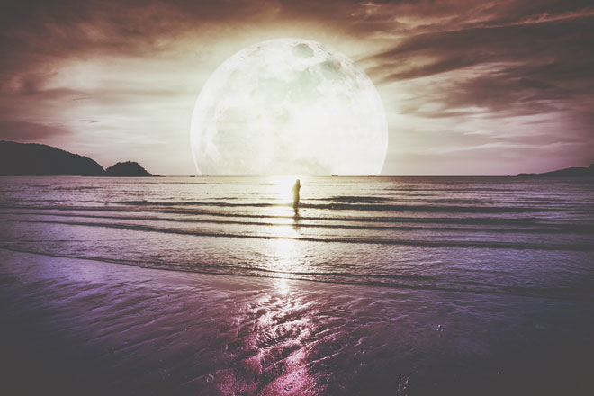 7月17日は山羊座の月食満月　悲観主義を手放して、自分の天職を生きよう！