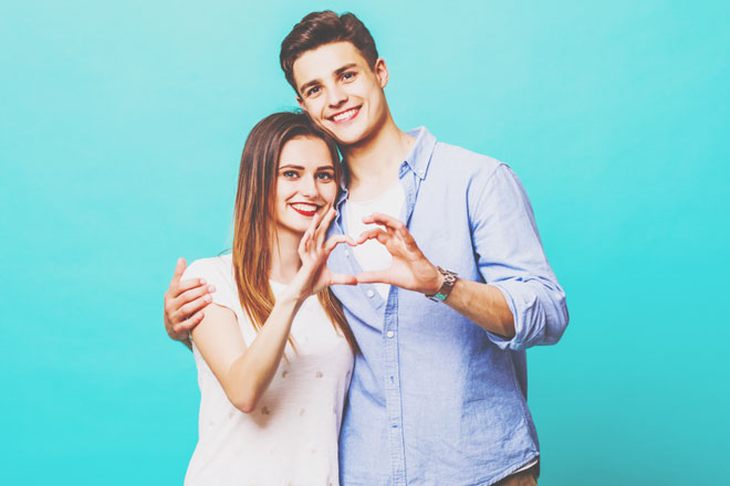 【手相占い】運命線でわかる恋愛相性　運命線ハッキリ×うっすらな2人はベストカップルに！