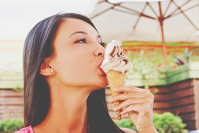 誕生日で占う【恋を呼ぶアイス】運命数6はチョコレート、運命数8は和風アイス！