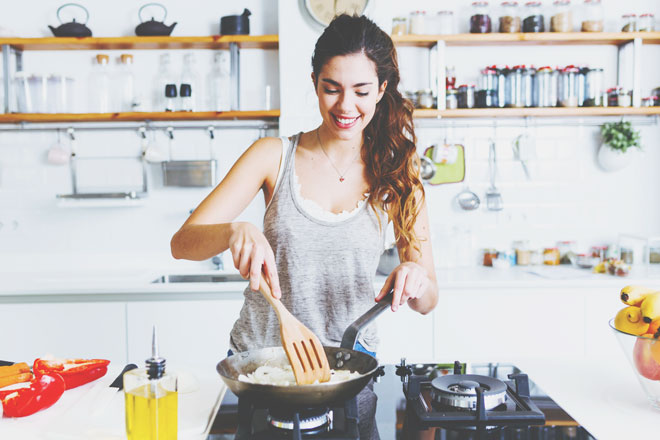 12星座【自炊派】ランキング　魚座は大好きな彼に手料理を振る舞うため自炊に励む！