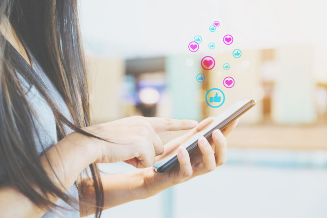 【心理テスト】スマホ機種変で重視することでわかる、あなたの会話の弱点