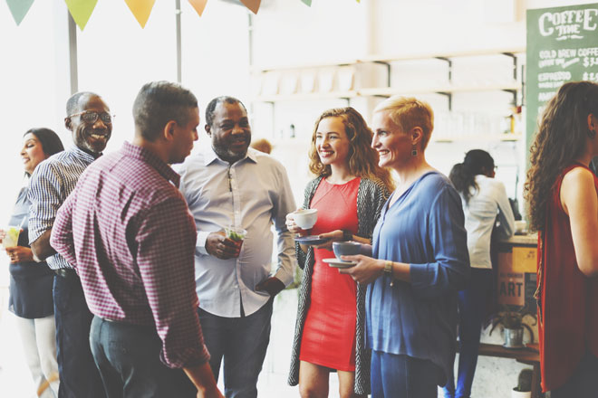 【心理テスト】パーティーで最初に話しかける相手でわかる、あなたの消費傾向