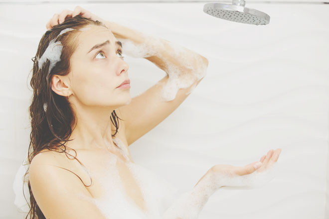 【夢占い】シャワーが出ない夢はトラブルの暗示！　シャワーの夢が暗示すること