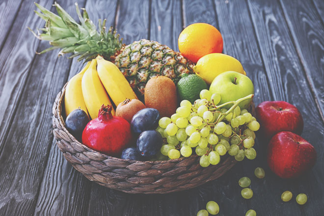 リンゴの皮で将来のパートナーがわかる！　果物を使った占い＆おまじない6つ