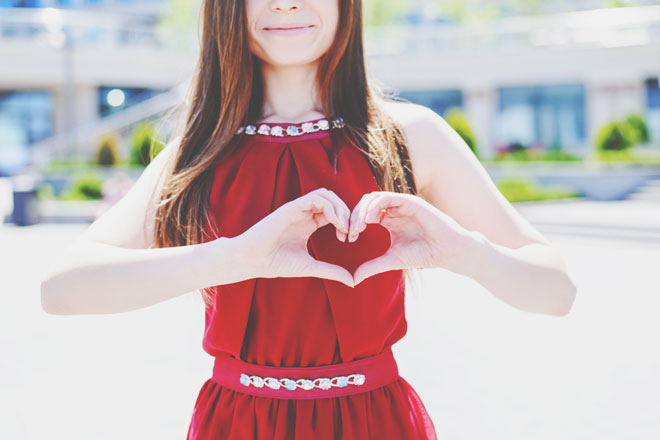 【心理テスト】街に漂う、いい香りは何？　答えでわかる衝動的に恋に落ちる相手