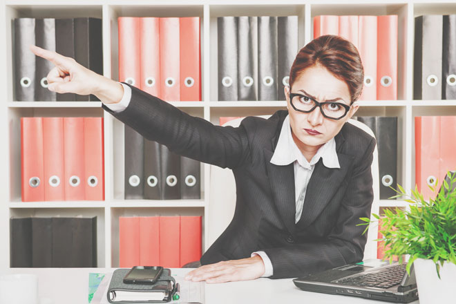 【心理テスト】猛スピードで走り去った車は？　答えでわかる、あなたがしがちなパワハラ