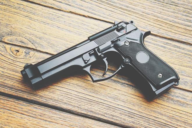 【夢占い】銃で撃たれる夢は欲求不満のサイン！　銃・鉄砲の夢が暗示すること