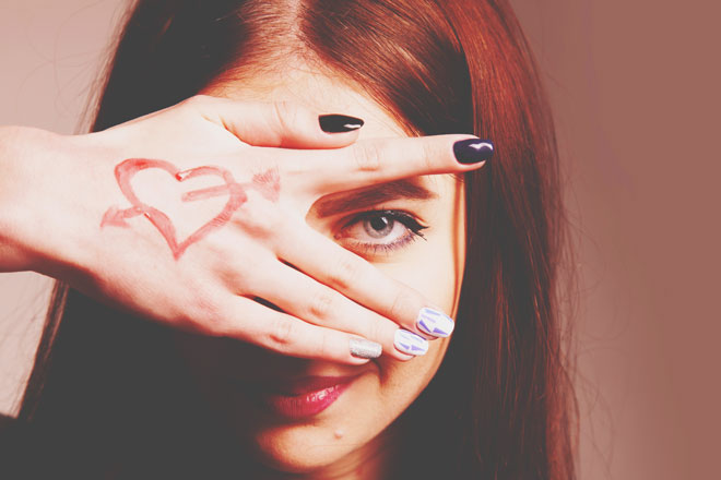 12星座【2020年恋のサイン】双子座は朝早く目が覚める、天秤座はリップが折れる！