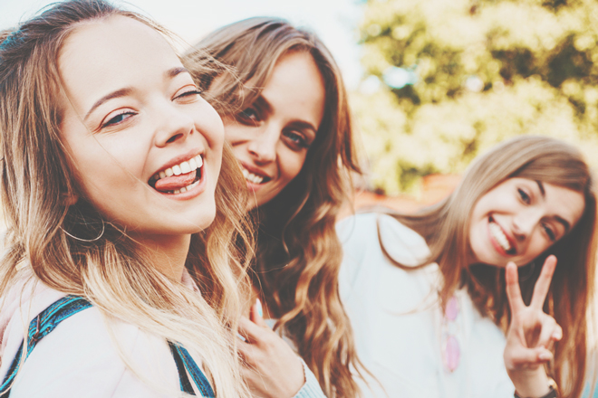 12星座別【2020年の人間関係運】射手座は“くつろげる関係づくり”がポイントに！