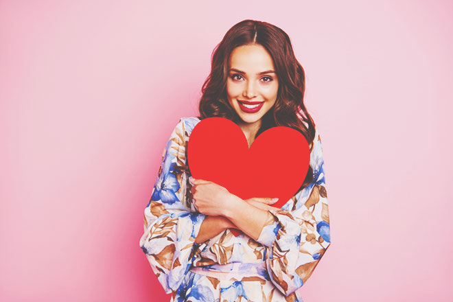 あなたは今、何色？【オーラカラー占い】「ピンク」さんは好きな人に気持ちがバレバレ!?