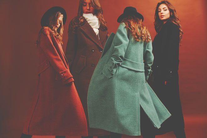 【12月のカラータロット占い】ラッキーカラーは「緑」、恋愛運アップはロングコート！