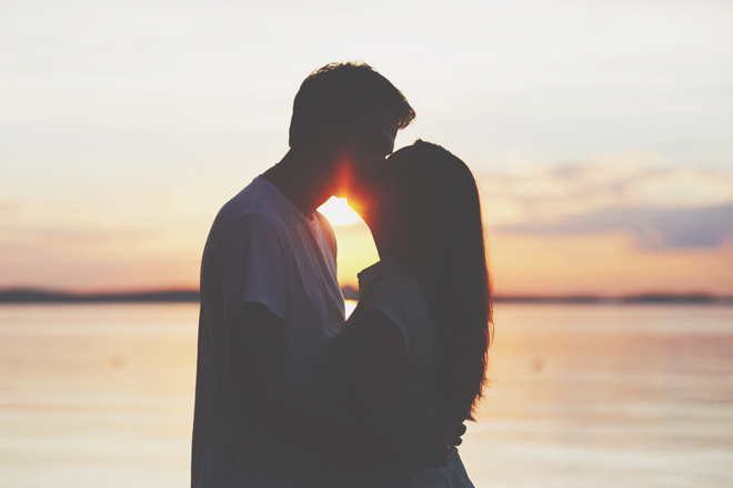 12星座【甘いキスに憧れる】ランキング　獅子座は情熱を感じる甘いキスが大好物！