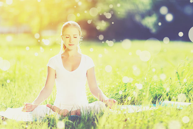 【開運指ヨガ】溜まった邪気を払おう！　幸運を引き寄せる「ピラミッドのポーズ」