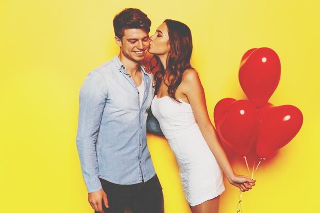 【心理テスト】机の上にあったものはどれ？　答えでわかる、これから恋に落ちる相手