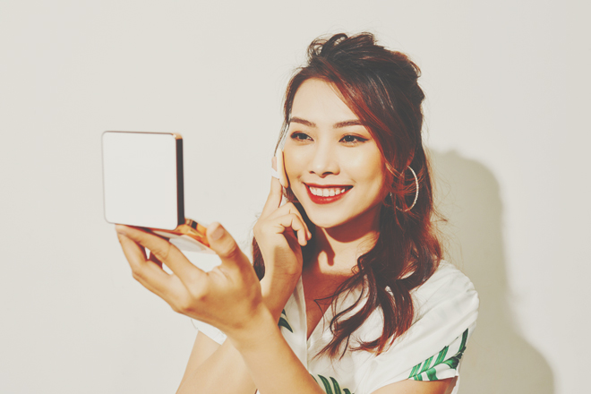 血液型【ついやってしまう○○】A型はつい鏡を見る、AB型はつい損得勘定してしまう！