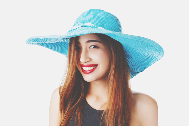 【9月のカラータロット占い】ラッキーカラーは「水色」、仕事運はつば広の帽子！