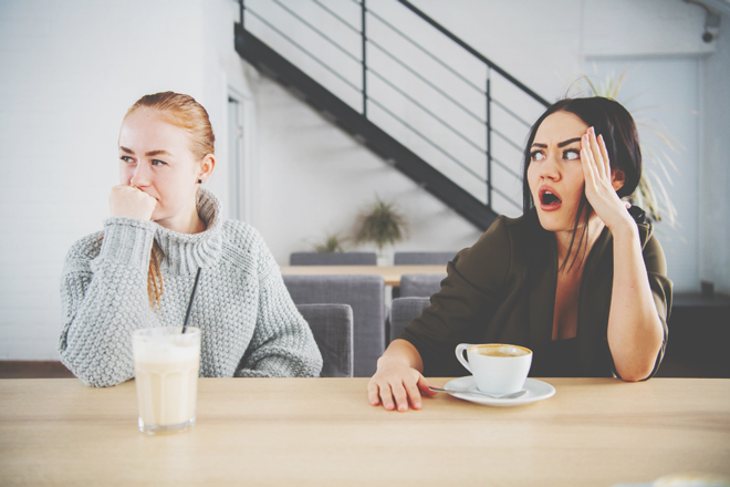 星座グループ別【会話中沈黙が訪れたら】蟹座・蠍座・魚座は悲しくて落ち込んでしまう