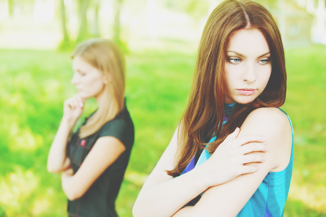 血液型【人に傷つけられたら】A型は何もいわず距離を置く、B型はやられたらやり返す！