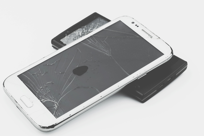 血液型【スマホ画面が割れたら】あるある　AB型は割れ目を活かしてオシャレにする！