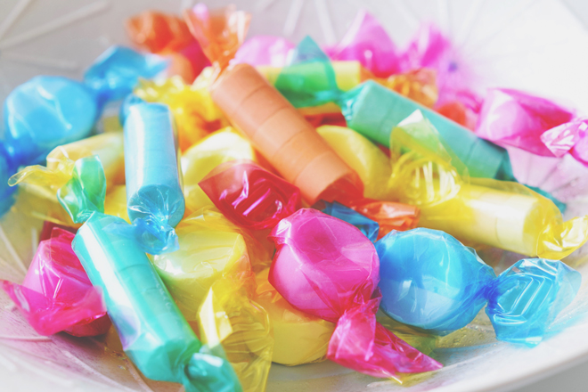 12星座【駄菓子にたとえると？】水瓶座はラムネ菓子、魚座は麦チョコ！