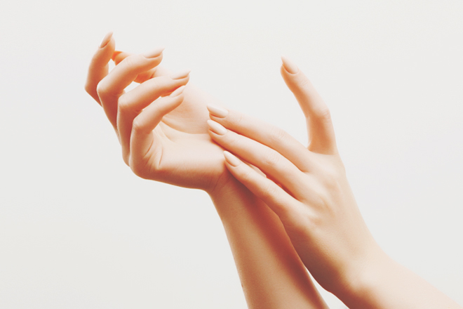 【夢占い】女性の手の夢は恋愛運上昇のサイン！　手にまつわる夢が暗示すること