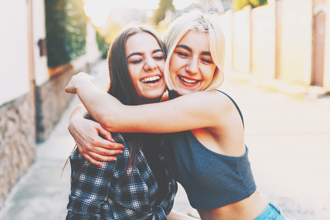 12星座【恋より友情優先】ランキング　魚座は「友の幸せは私の幸せ」と応援する！