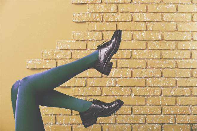 【3月のカラータロット占い】ラッキーカラーは「深緑色」、恋愛運アップはタイツ！