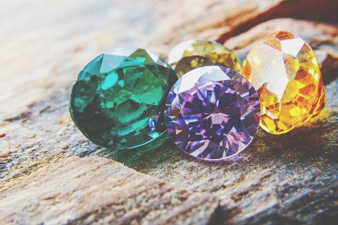 12星座別【幸せを呼び込む星座石】牡牛座はエメラルド、天秤座はサファイア！