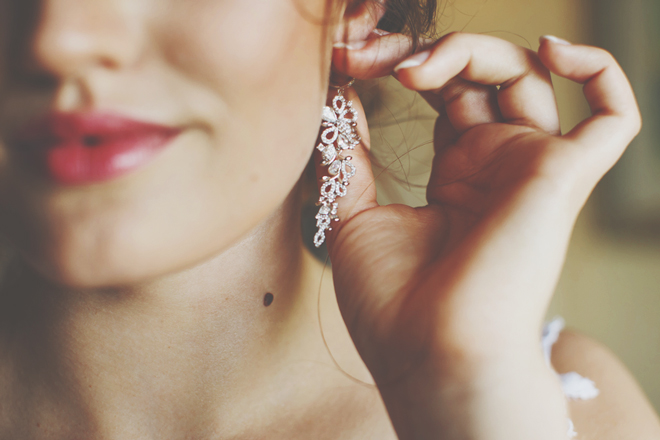 【簡単開運術】出会いがなくてつらい……そんなときは、風になびくものを身に着けてみよう！