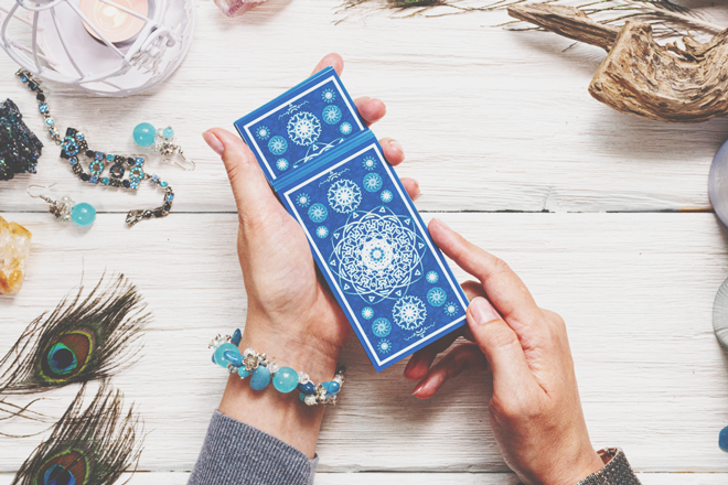 【タロット占い】これを食べたら太る？　あなたのダイエット運をワンオラクルで占ってみよう！