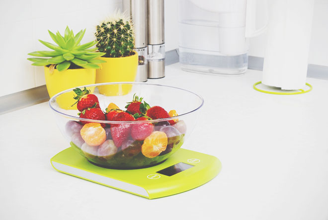 【6月のカラータロット占い】ラッキーカラーは「グリーン」、恋愛運アップには「キッチンスケール」！